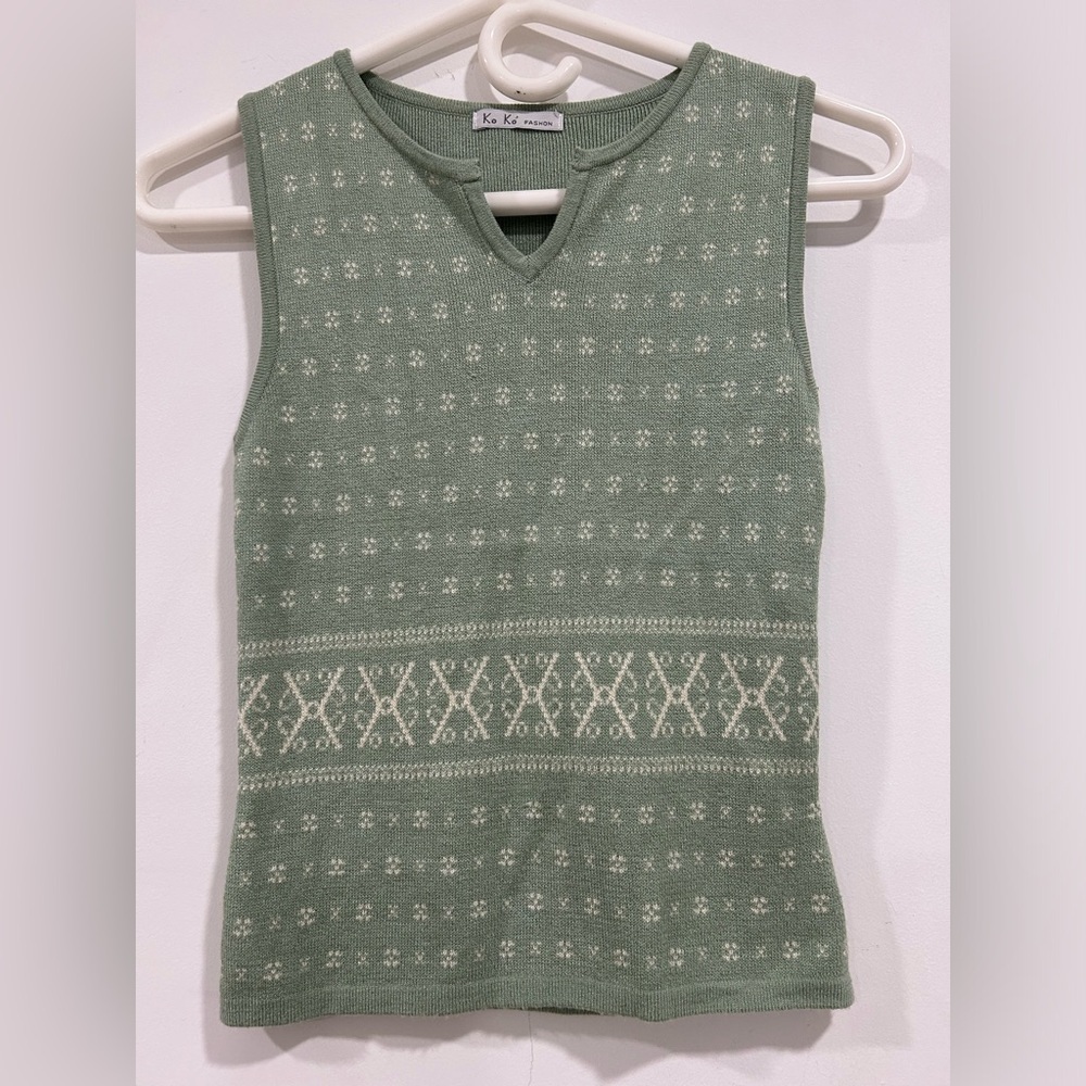 Koko collectionGreen Sleeveless Knit Top